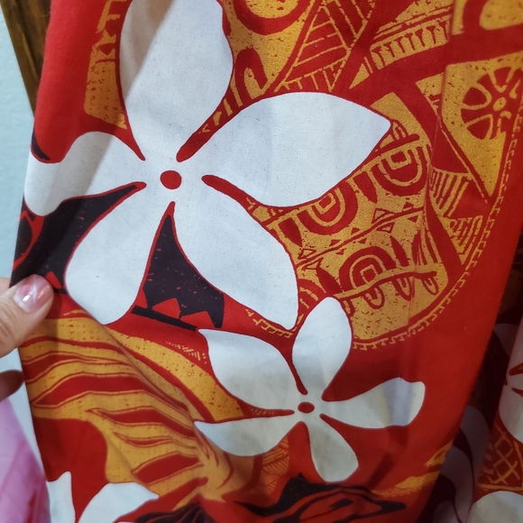 Beautiful Hawaiian Style Dress - Picture 3 of 4